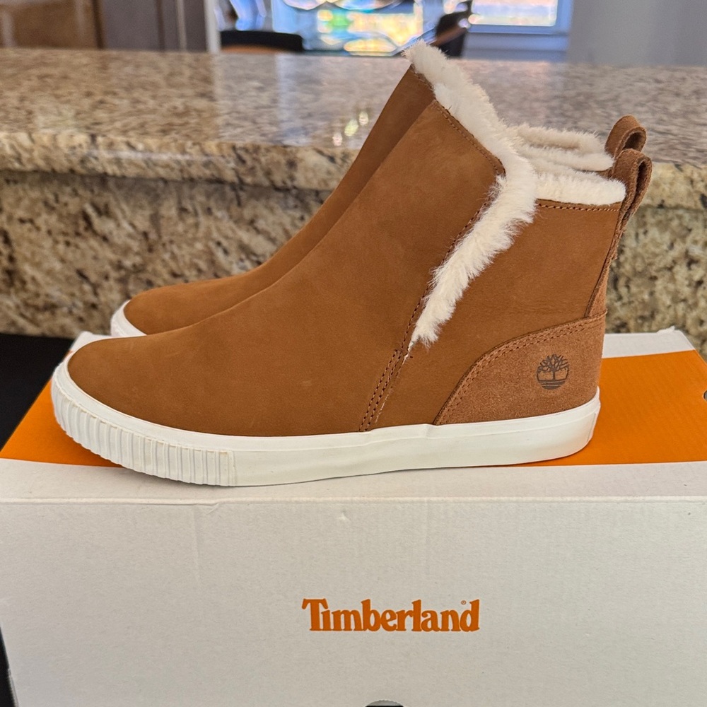 BNWT Timberland Tan Suede Fur-Lined Boots - Picture 4 of 8